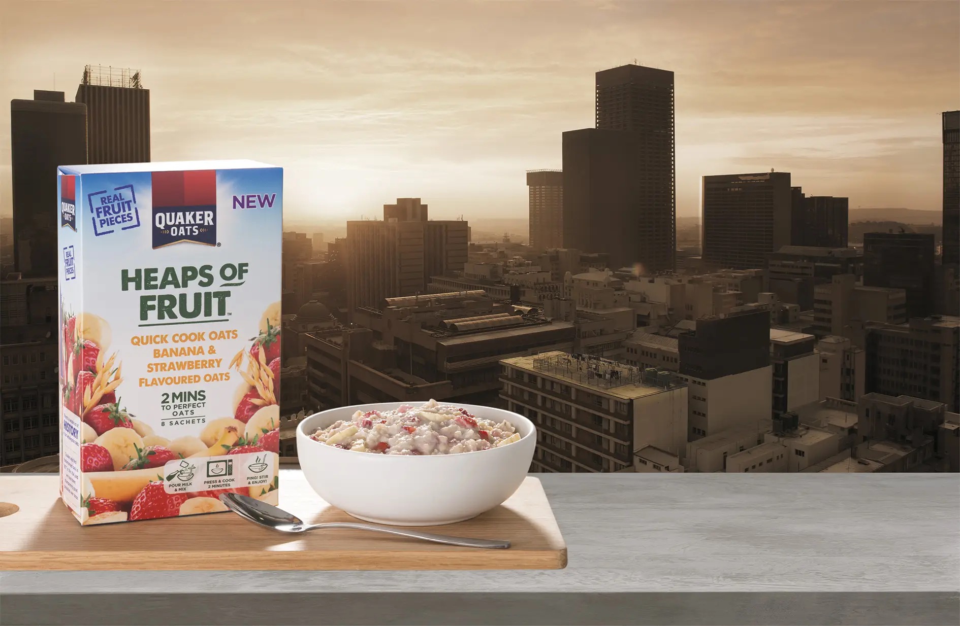 Original studio capture of a Quaker Oats container before retouching
